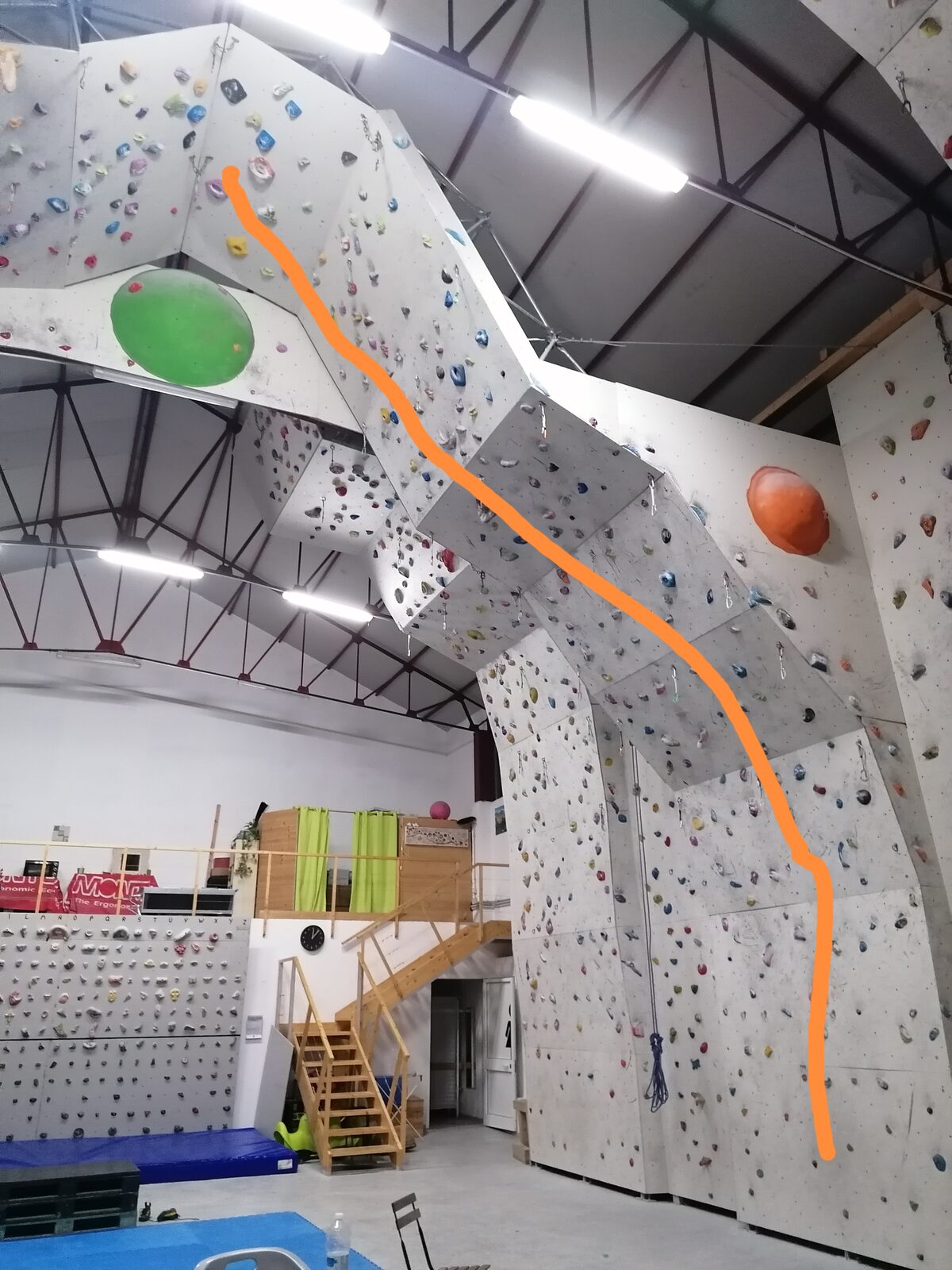 Interno della palestra Roma Center Climb RCC La Storta